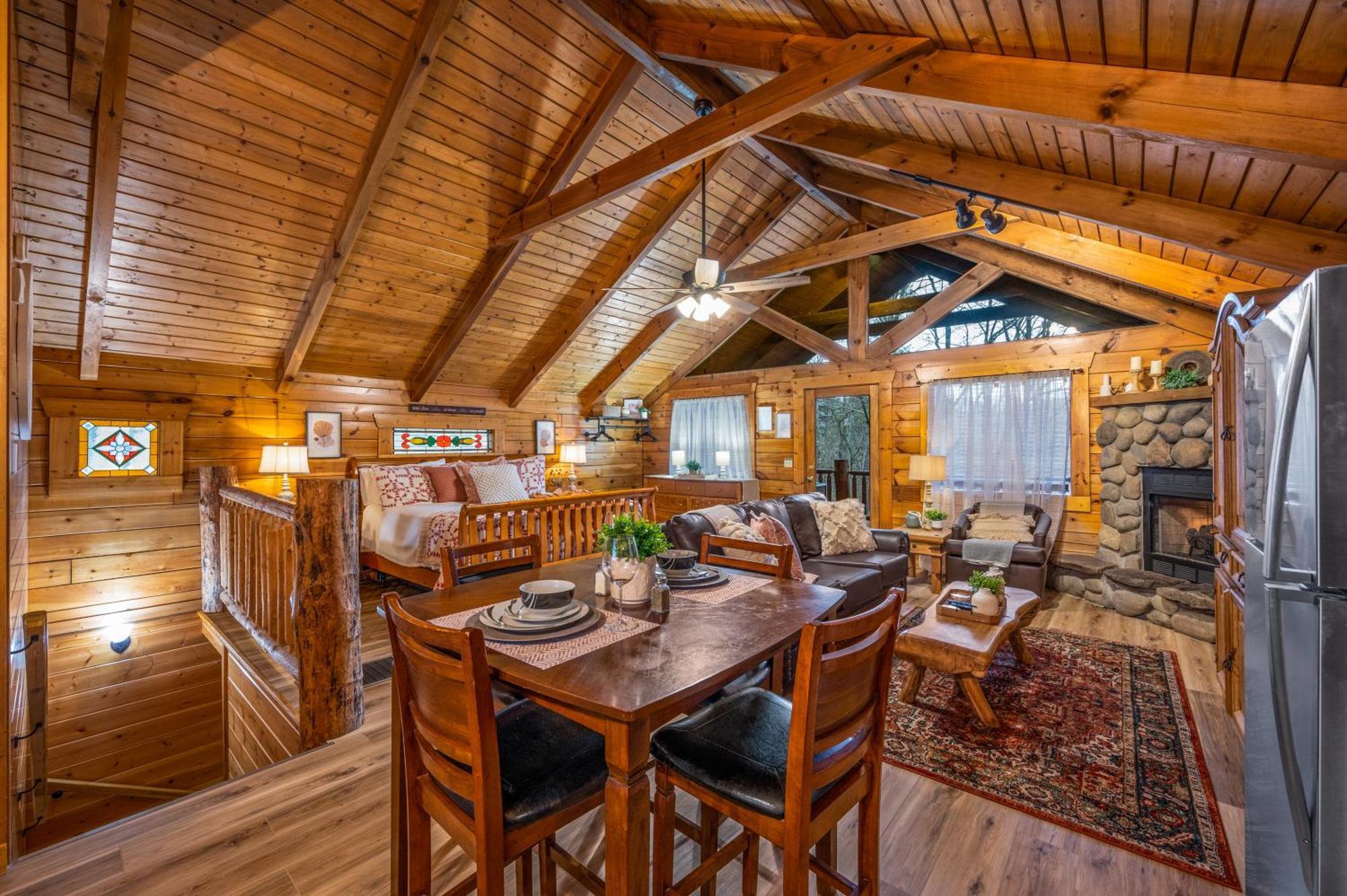 Log Cabin, Hot Tub, Fireplace, Pool Table & Views! Sevierville Bagian luar foto