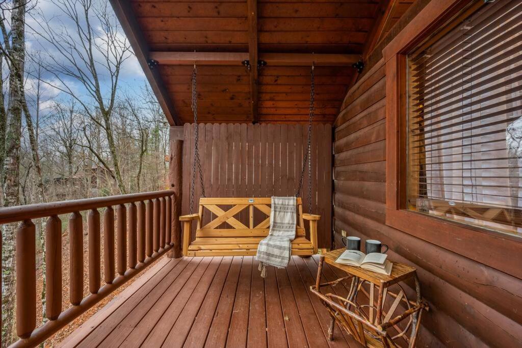 Log Cabin, Hot Tub, Fireplace, Pool Table & Views! Sevierville Bagian luar foto