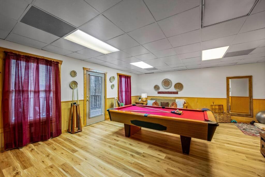 Log Cabin, Hot Tub, Fireplace, Pool Table & Views! Sevierville Bagian luar foto