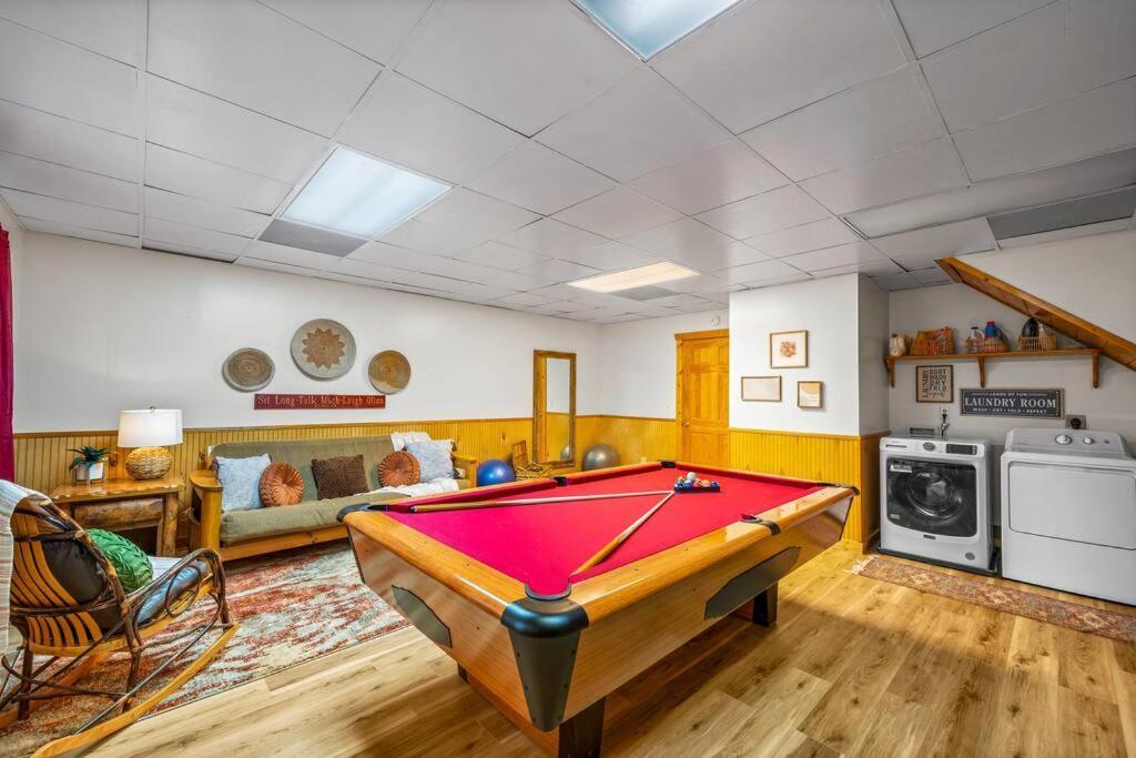 Log Cabin, Hot Tub, Fireplace, Pool Table & Views! Sevierville Bagian luar foto