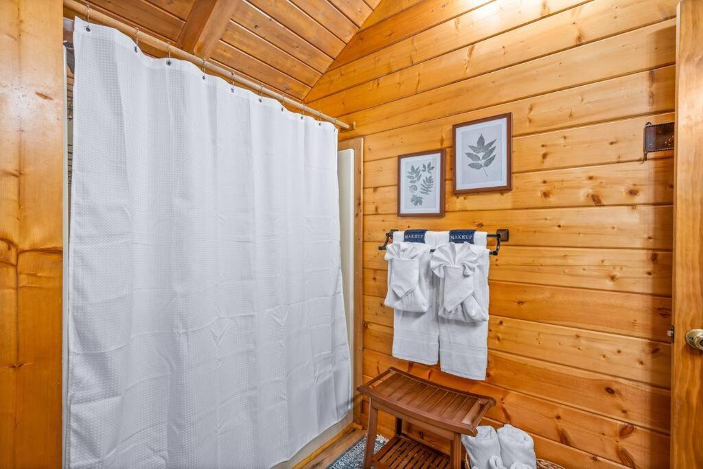 Log Cabin, Hot Tub, Fireplace, Pool Table & Views! Sevierville Bagian luar foto