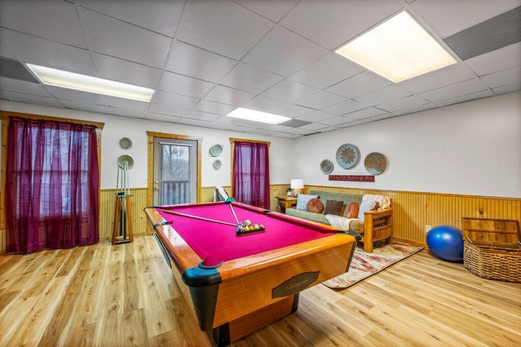Log Cabin, Hot Tub, Fireplace, Pool Table & Views! Sevierville Bagian luar foto