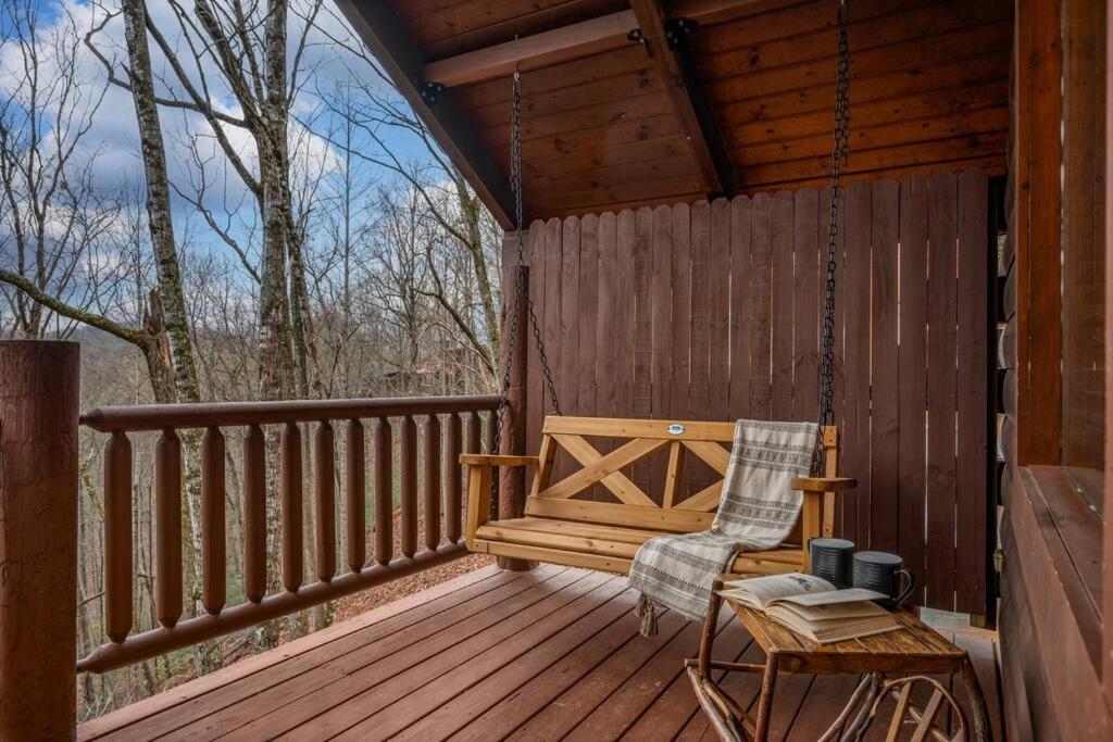 Log Cabin, Hot Tub, Fireplace, Pool Table & Views! Sevierville Bagian luar foto