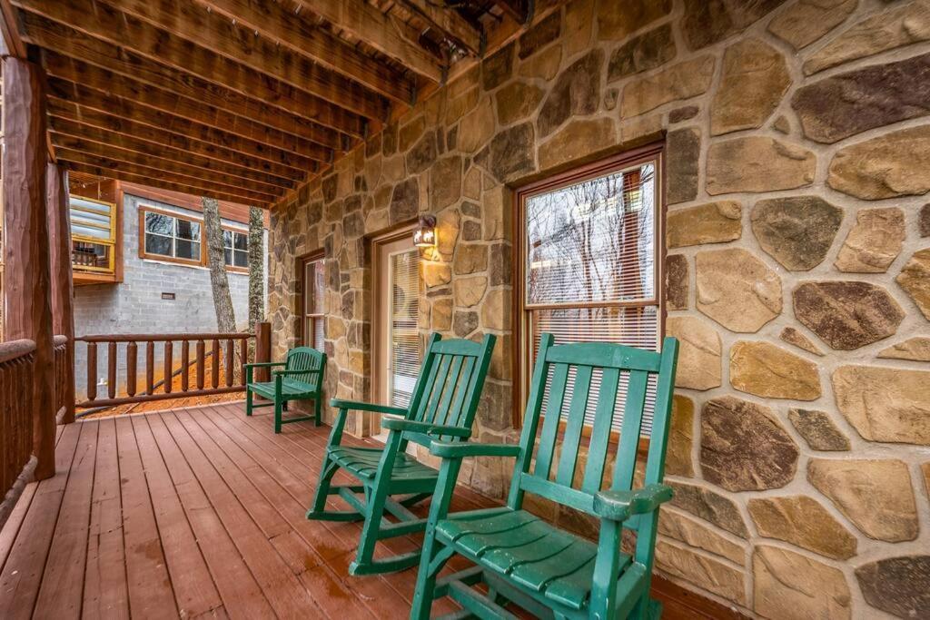 Log Cabin, Hot Tub, Fireplace, Pool Table & Views! Sevierville Bagian luar foto
