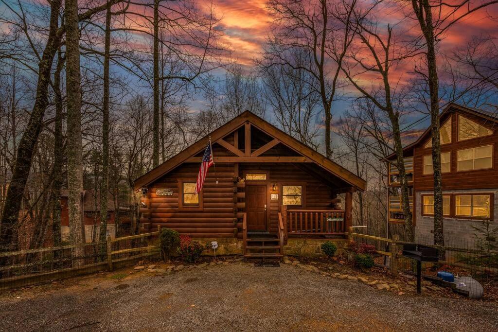 Log Cabin, Hot Tub, Fireplace, Pool Table & Views! Sevierville Bagian luar foto