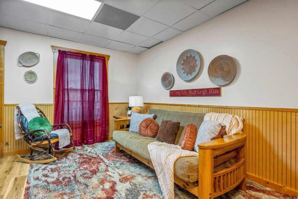 Log Cabin, Hot Tub, Fireplace, Pool Table & Views! Sevierville Bagian luar foto