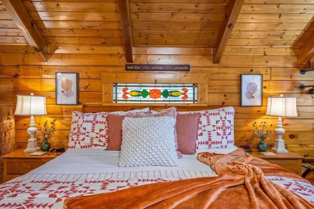 Log Cabin, Hot Tub, Fireplace, Pool Table & Views! Sevierville Bagian luar foto