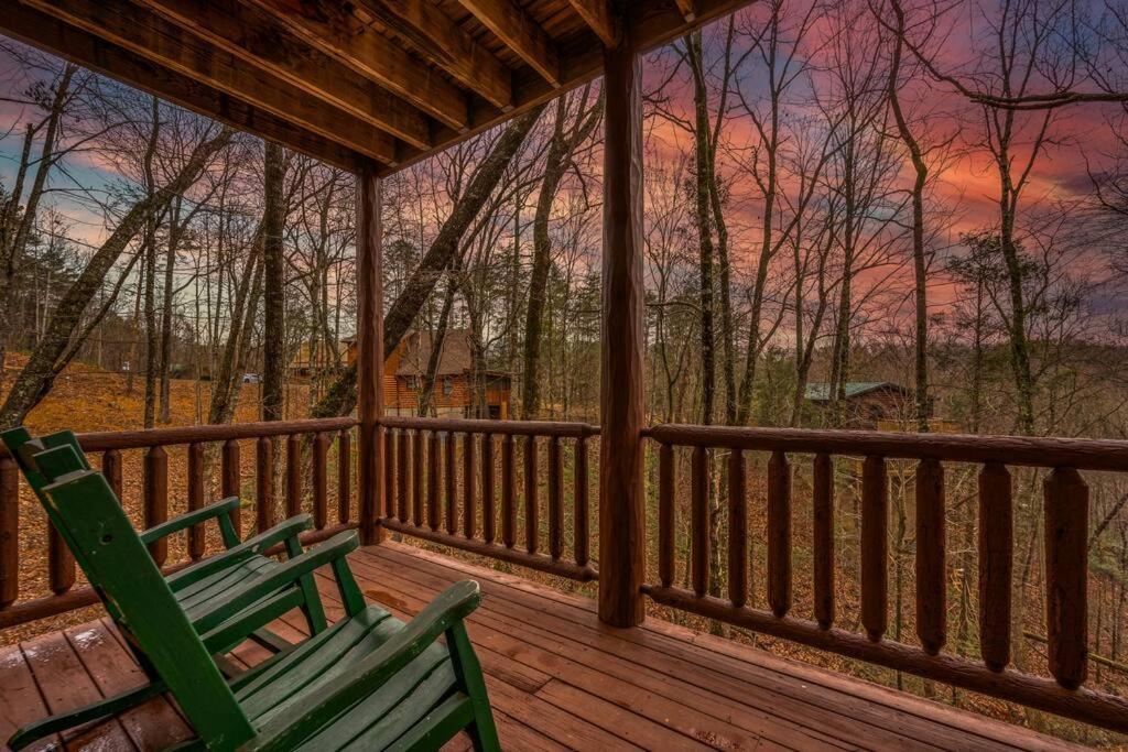 Log Cabin, Hot Tub, Fireplace, Pool Table & Views! Sevierville Bagian luar foto