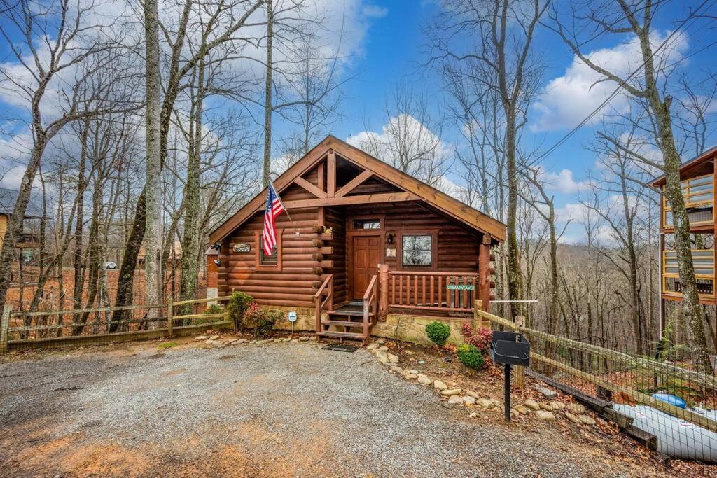 Log Cabin, Hot Tub, Fireplace, Pool Table & Views! Sevierville Bagian luar foto