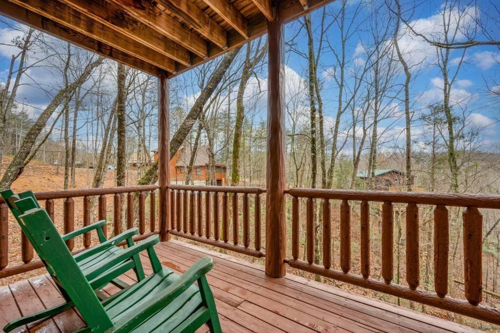 Log Cabin, Hot Tub, Fireplace, Pool Table & Views! Sevierville Bagian luar foto